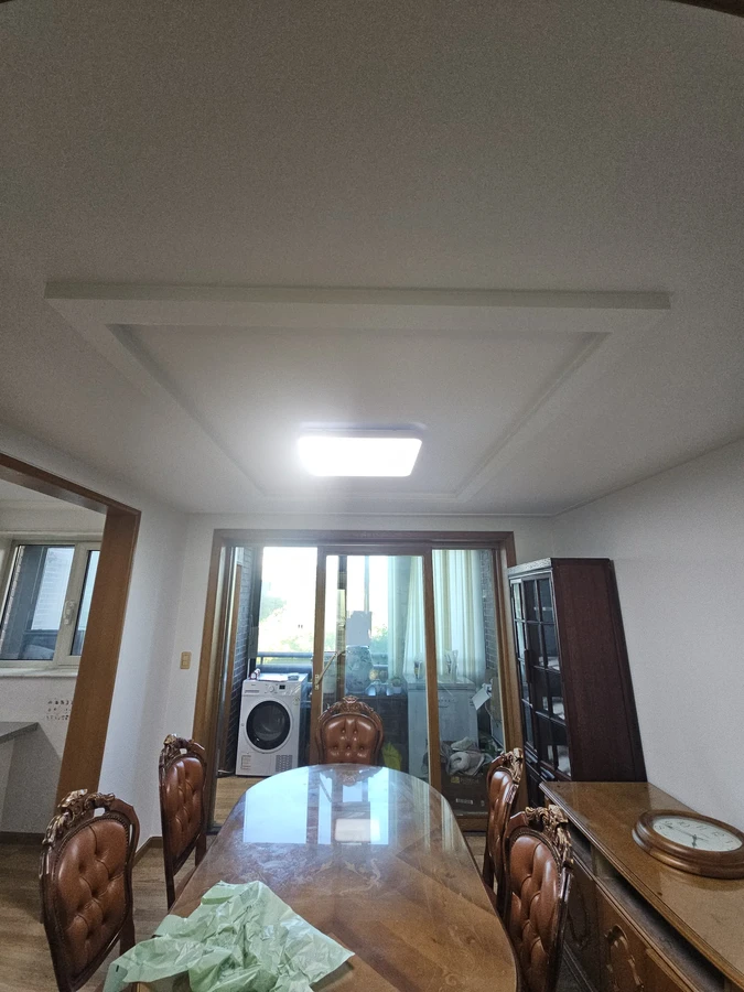 몰딩 라인 맞춰 마감 완료